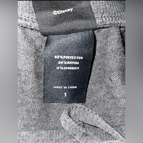 TORRID DISNEY MICKEY MOUSE GREY CROP ACTIVE JOGGERS SIZE 1 NEW SOLDOUT - Picture 6 of 8